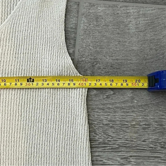 BB Dakota Women’s Sleeveless Knit Sweater Dress Size Medium Cream Mini V-Neck - Picture 8 of 8